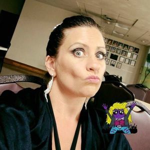 Meet your Posher, Adrienne